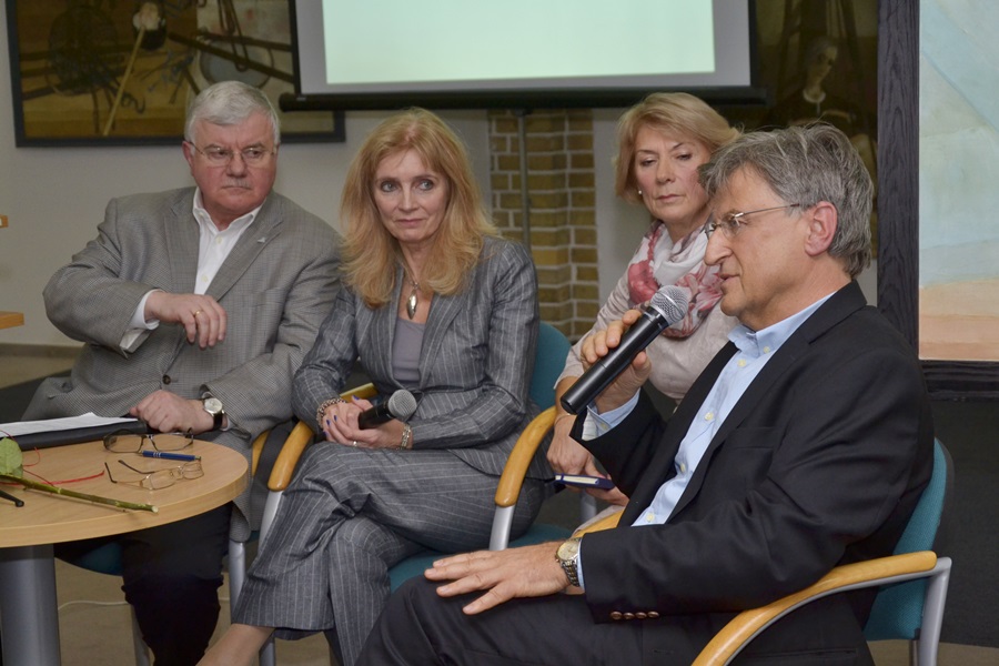 od lewej: prof. B. Czerniak, A. Kolmer, H. Kwiatkowska i L. Szopa
