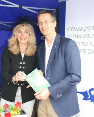 Anna Kolmer (przewodnicząca SDRP Pomorze Zachodnie) i dr hab. n. med. Leszek Sagan (laureat tegorocznej Nagrody Dziennikarzy konkursu Dziennikarz Roku 2015)