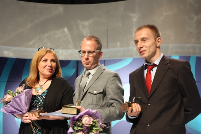 Laureaci XXIII konkursu "Dziennikarz Roku 2013", od lewej: Katarzyna Wolnik-Sayna, Piotr Dziemiańczuk, Maciej Pieczyński
