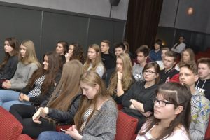 młodzież I LO w Szczecinie na spotkaniu "Region w pigułce"